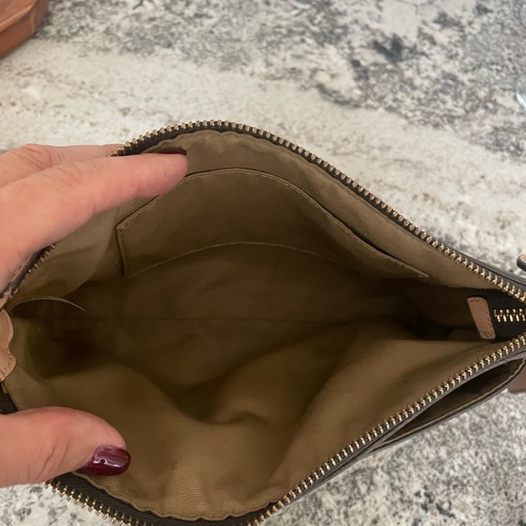 Coach crossbody - authentic. Smoke free/pet free - Picture 2 of 6